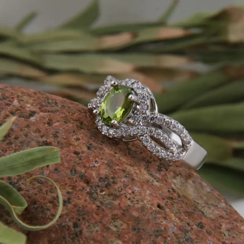 انگشتر نقره زنانه بازرگانی میلادی مدل سنگ زبرجد نگین برلیان بدون ریزش ابکاری رادیوم کد AWR_1526