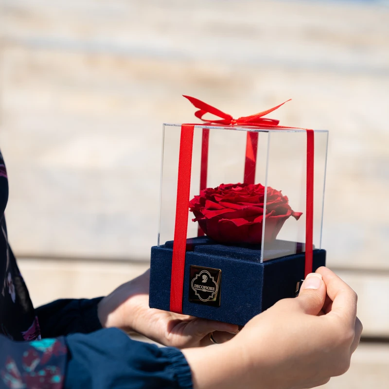 عکس شماره 5 : جعبه موزیکال دکوفیوره مدل رز جاودان ملودی عاشقانه love