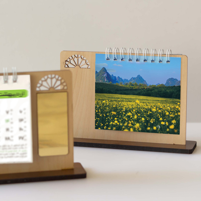 تقویم رومیزی سال 1404 مدل پنجره چوبی بسته 2 عددی