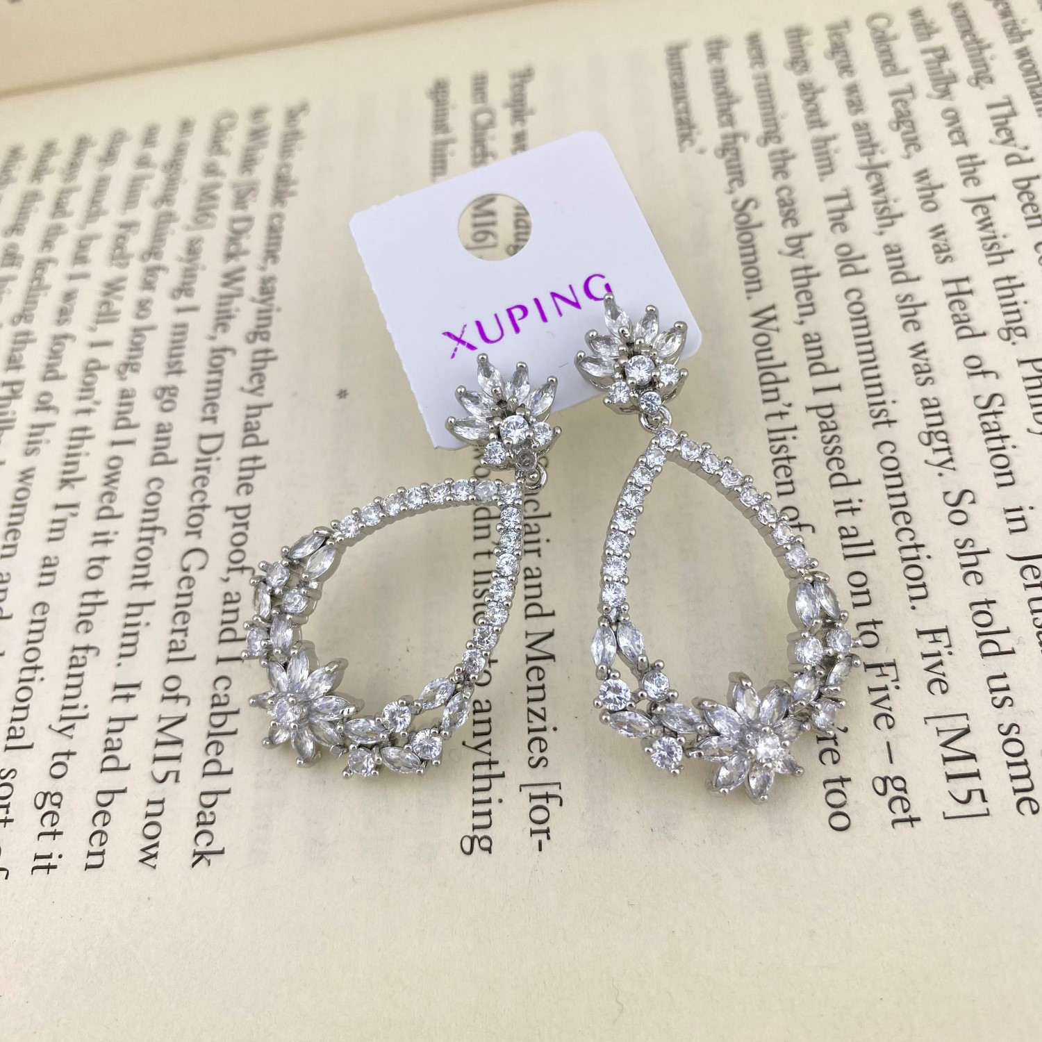 گوشواره زنانه ژوپینگ مدل جواهری کد E4387 گوشواره زنانه ژوپینگ مدل جواهری کد E4387