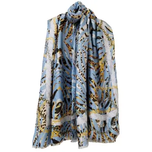 شال زنانه مدل نخی لمه دار پلنگی