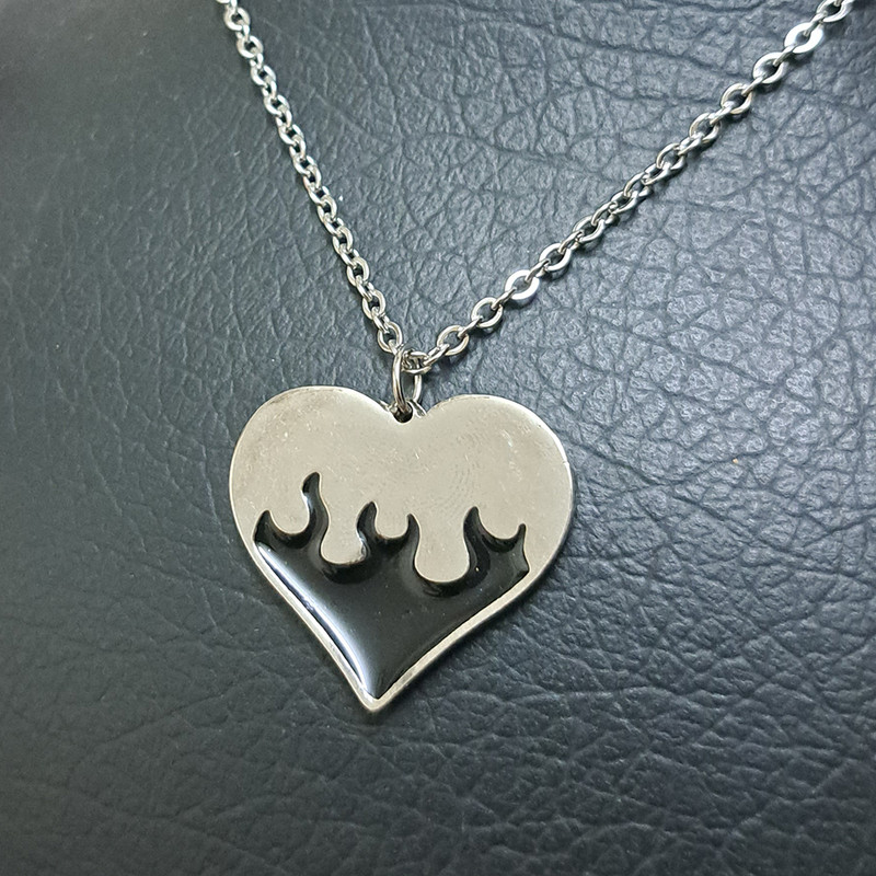 گردنبند دخترانه مدل قلب آتشین کد 0003