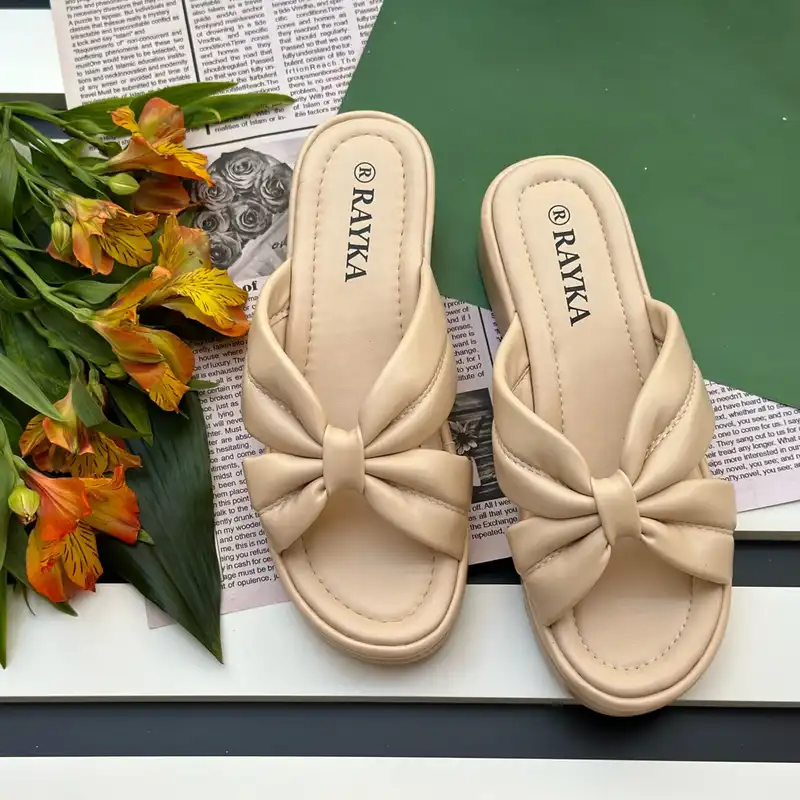 دمپایی زنانه رایکا طب مدل پریسا CR