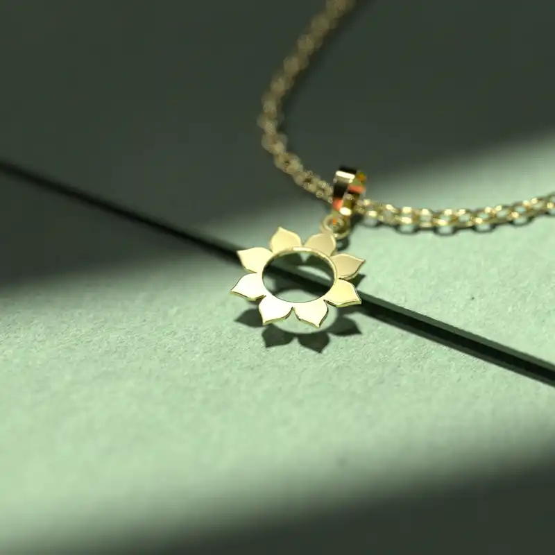 گردنبند طلا 18 عیار زنانه مدوپد مدل گل کد R2-1-1193