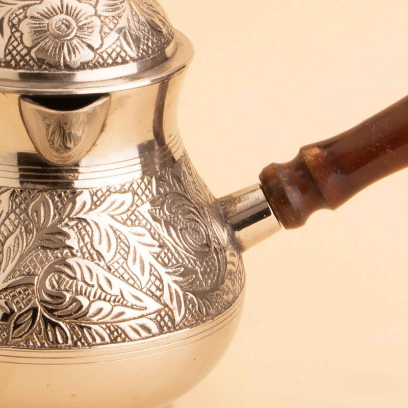 قهوه جوش برنجی مدل درب دار دسته چوبی 2.3 CUP