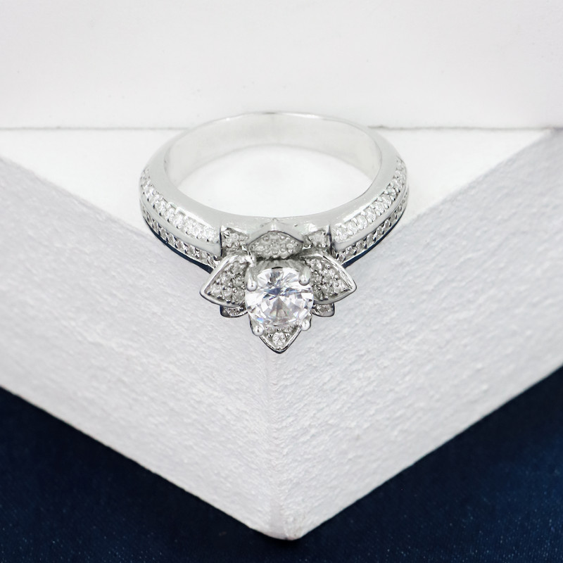 انگشتر نقره زنانه جی تی ای مدل گل نگین دار