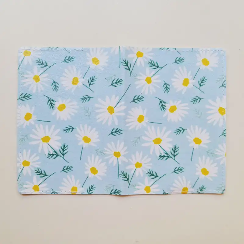 جلد پاسپورت طرح گل بابونه مدل IDC150728