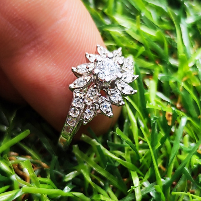 انگشتر نقره زنانه مدل سنگ برلیان اتمی کد 2865