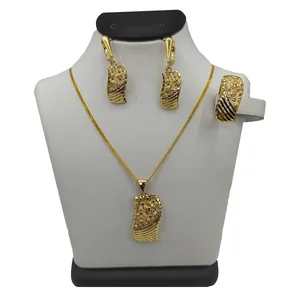 نیم ست طلا 18 عیار زنانه مدل ریناس