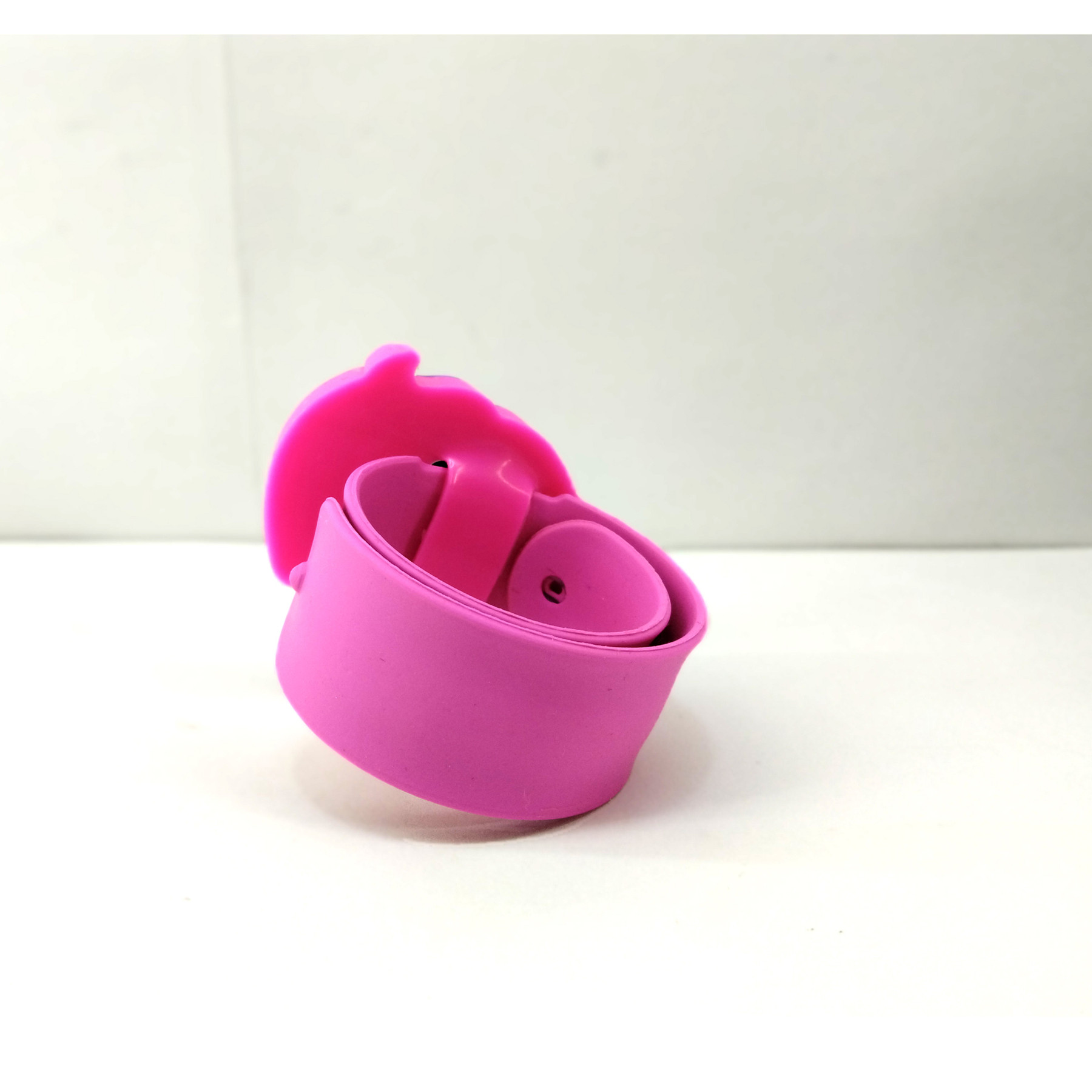 ساعت مچی عقربه ای دخترانه مدل اسب شاخدار کد 2