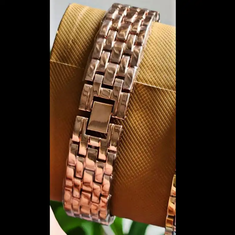 ساعت مچی عقربه ای زنانه مدل تک موتور vrs02