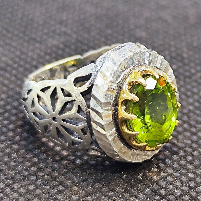 انگشتر نقره مردانه مدل سنگ زبرجد آفریقایی کد 33 انگشتر نقره مردانه مدل سنگ زبرجد آفریقایی کد 33