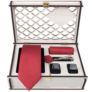 ست کراوات و دستمال جیب و دکمه سردست و گل کت  مردانه جیان فرانکو روسی مدل GF-PO1156-BE-BOX