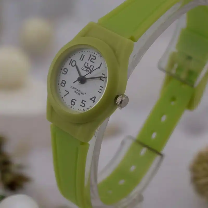 ساعت مچی عقربه ای بچگانه کیو اند کیو مدل سیلیکونی p1004