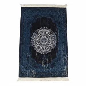 فرش ماشینی 700 شانه زمینه سرمه‌ای حاشیه آبی کاربنی مدل بلوچی طرح پتینه