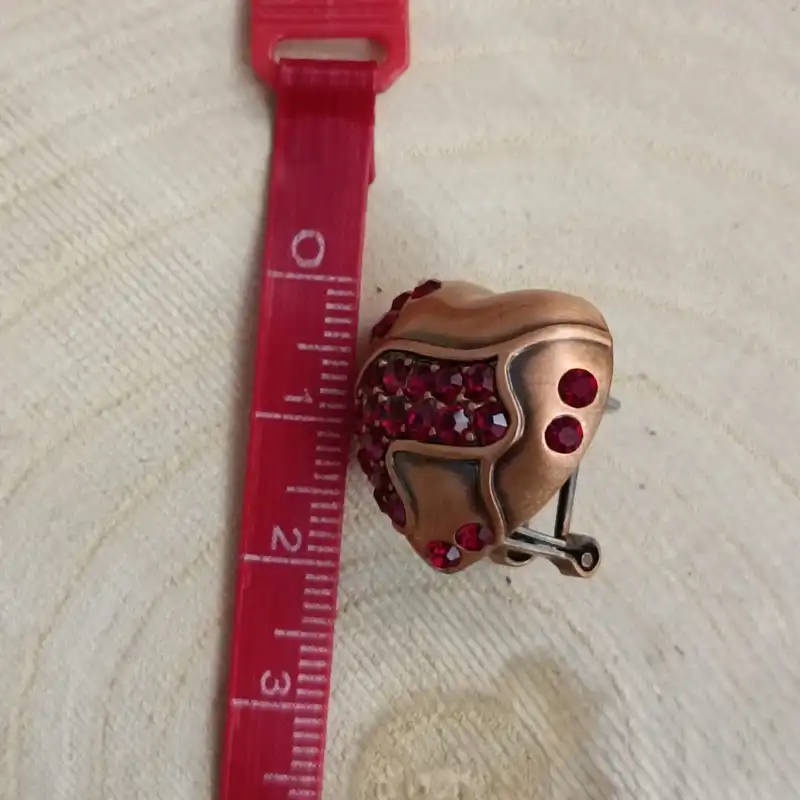 گوشواره زنانه مدل قلب نگین‌ دار