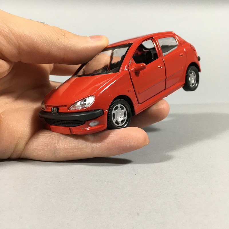 ماشین بازی طاها مدل پژو 206