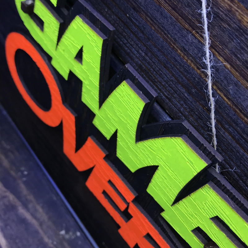 دیوارکوب زیروبم مدل بلک لایت طرح Game Over