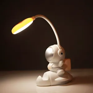 چراغ مطالعه مدل فضانورد