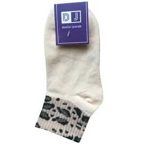 جوراب ساق کوتاه دخترانه دکتر جوراب مدل پنبه پلنگی رنگ کرم