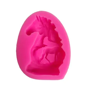 قالب شمع میتنگون مدل اسب مادر نماد سال 1405