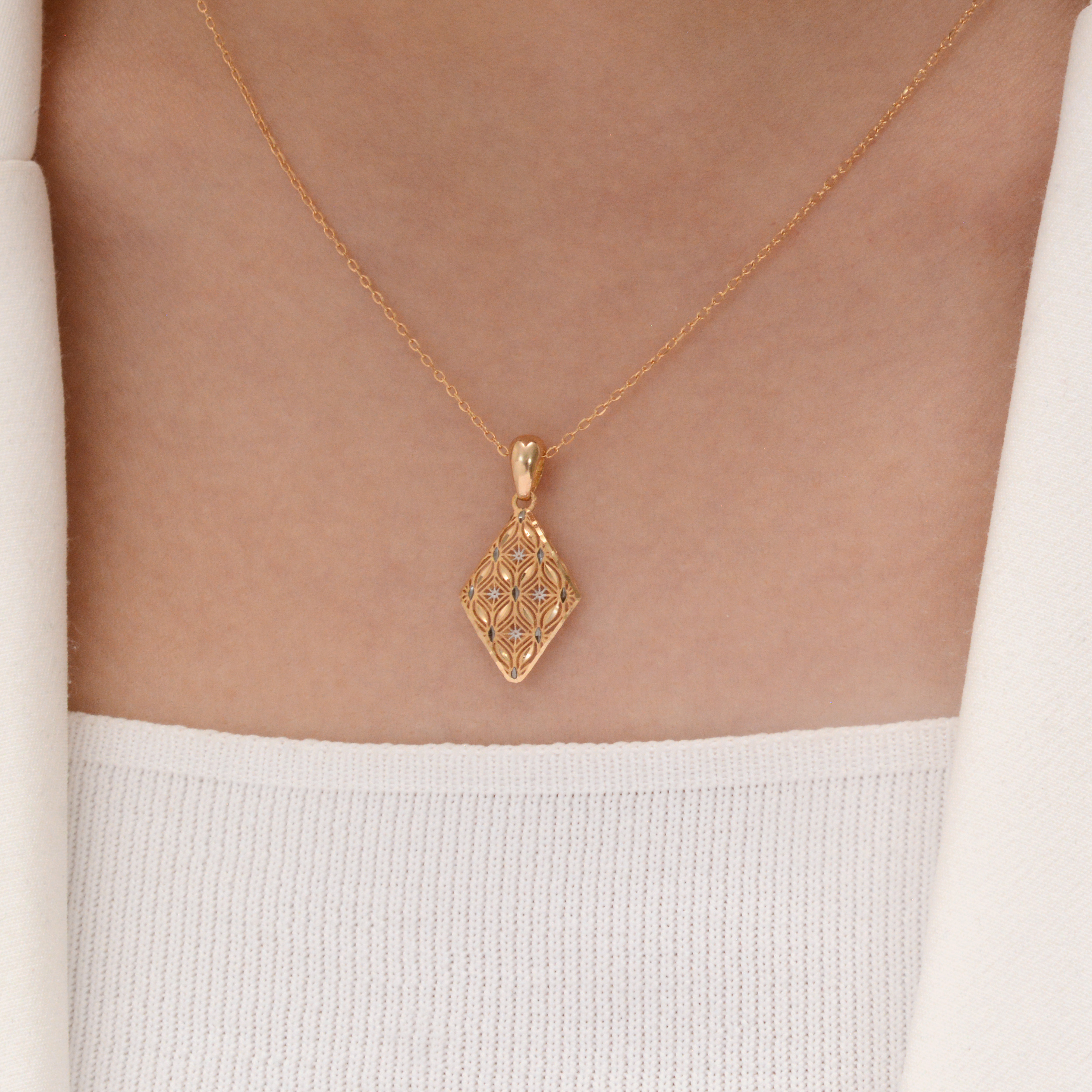 آویز گردنبند طلا 18 عیار زنانه طلای مستجابی مدل  لوزی آوا کد 07