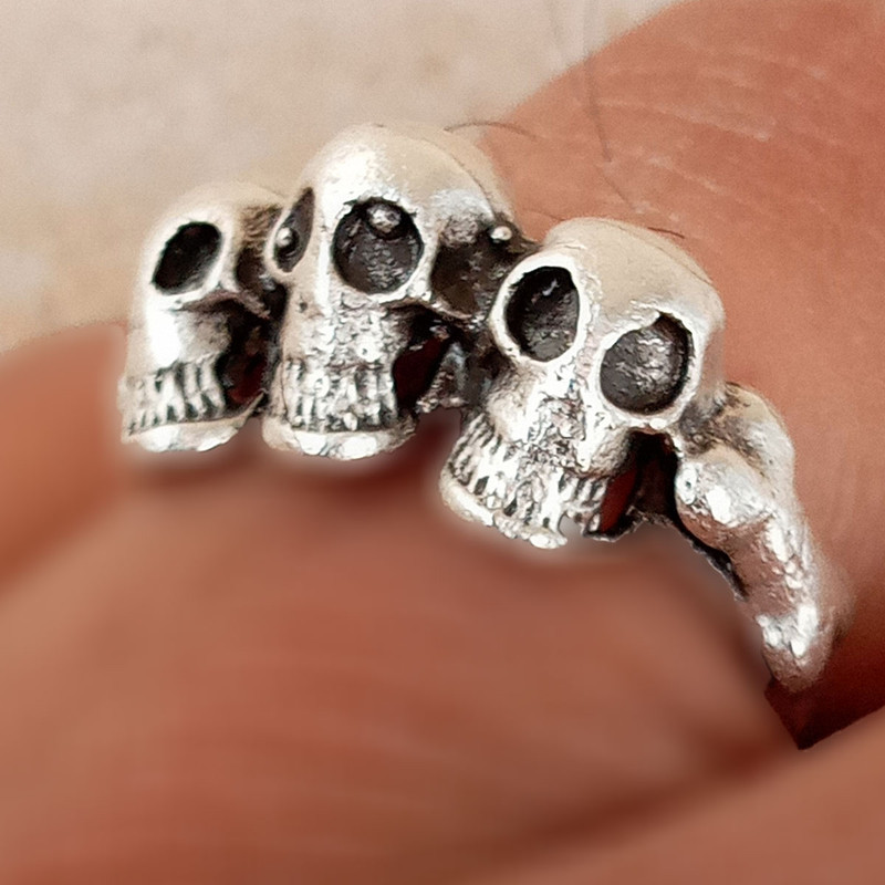 انگشتر مدل اسکلت طرح 3 جمجمه کد ES-1100 انگشتر مدل اسکلت طرح 3 جمجمه کد ES-1100