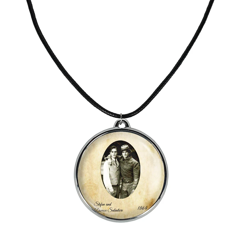 گردنبند خندالو مدل دیمون و استفان خاطرات یک خون آشام The Vampire Diaries کد 2370123703