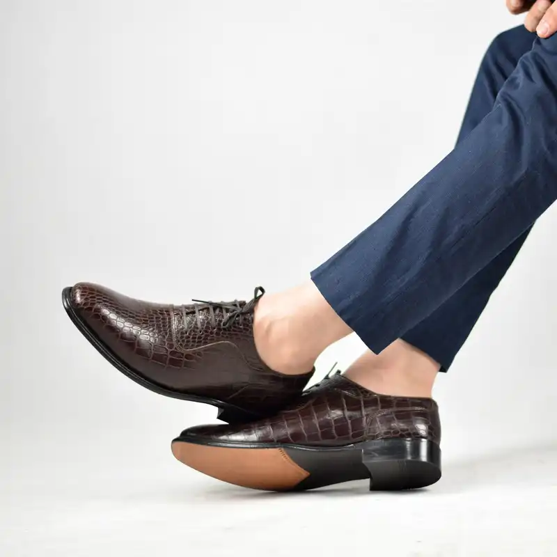 کفش مردانه کرمانی مدل تمام چرم دستدوز کروکودیل کد 1057 رنگ قهوه ای