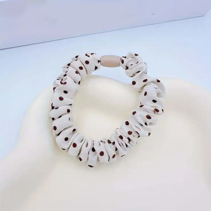 کش مو زنانه مدل پلیسه خالخالی طرح اسکرانچی کد ngr340 بسته 2 عددی