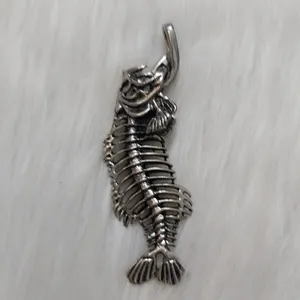 آویز گردنبند طرح اسکلت ماهی کد fis111