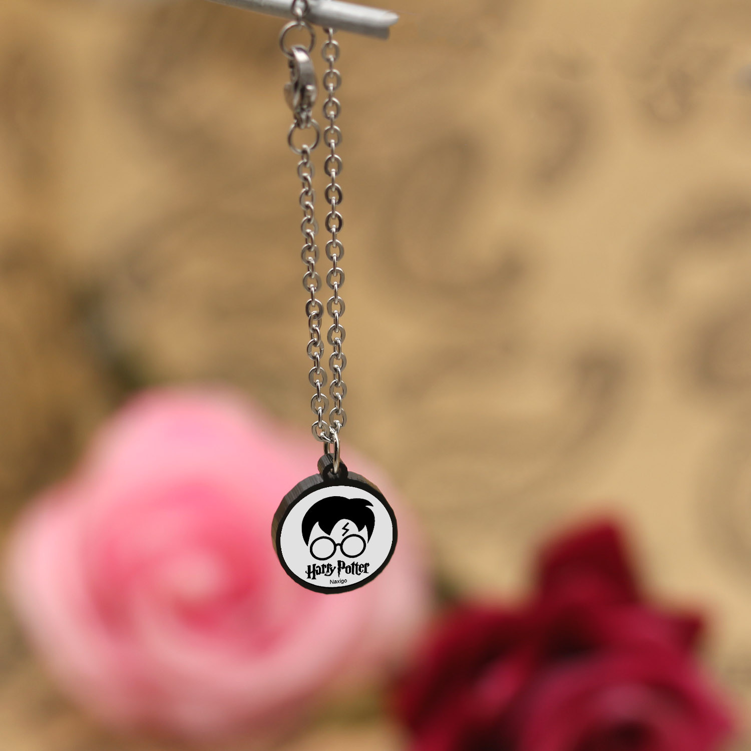 آویز ساعت زنانه ناکسیگو مدل شب تاب طرح هری پاتر کد AW8885