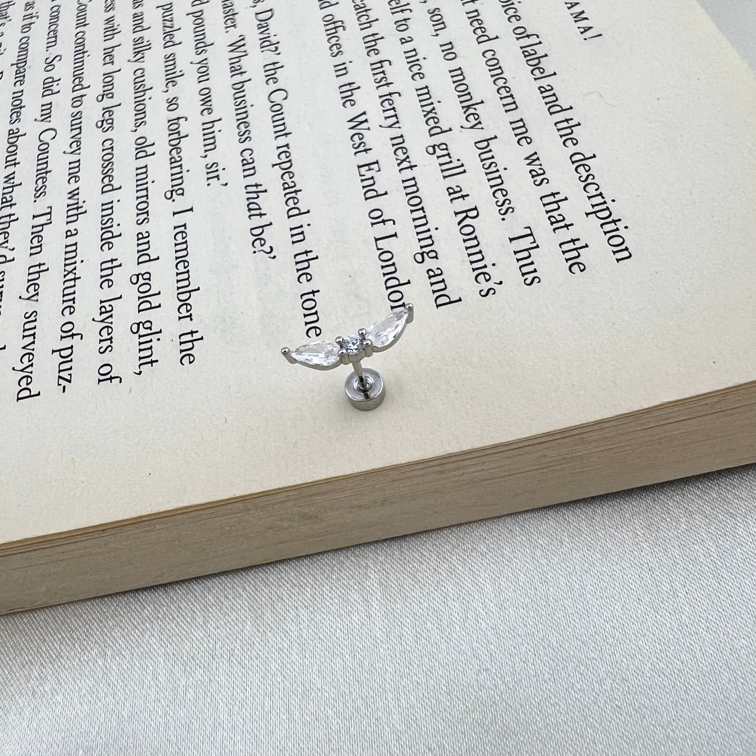 پیرسینگ گوش زنانه مدل بال فرشته کد P4572