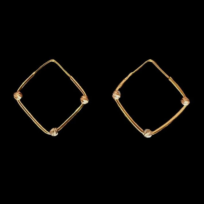 گوشواره طلا 18 عیار زنانه دوست خوب مدل مربع dk600