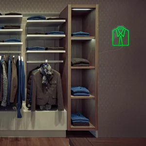 چراغ نئونی دیواری آرن تیم طرح لباس مردانه