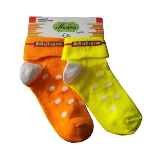 جوراب دخترانه مدل لب برگردان خالدار مجموعه 2 عددی