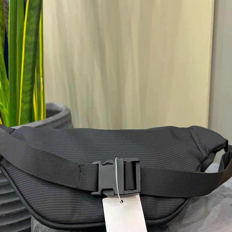 کیف کراس بادی مردانه مکس مدل Panelled Waistbag with Adjustable Strap    -  - 5
