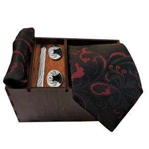 ست کراوات و دستمال جیب و دکمه سردست و گیره کراوات مردانه مدل 700A