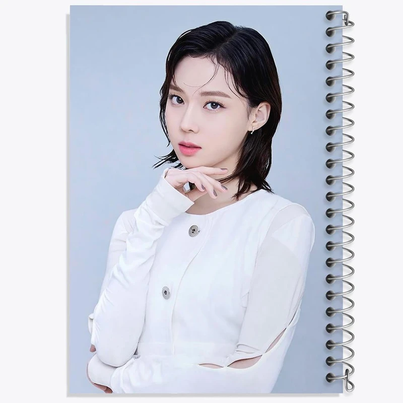 دفتر مشق 100 برگ خندالو طرح وینتر گروه آسپا Aespa کد 12471