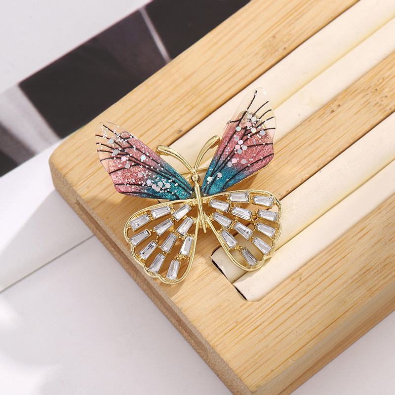 گل سینه زنانه مدل پروانه