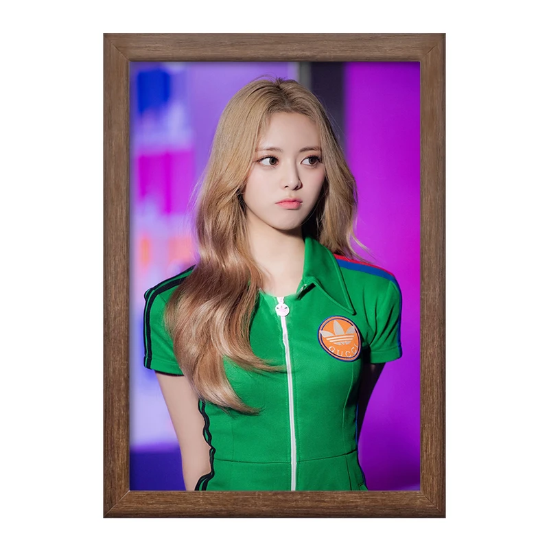 تابلو خندالو طرح یونا گروه ایتزی ITZY  کد 20213