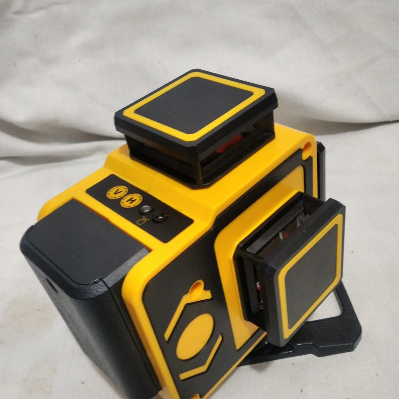 تراز لیزری دیوالت مدل L4D03-16G تراز لیزری دیوالت مدل L4D03-16G