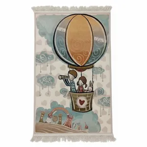 فرش ماشینی 700 شانه زمینه سفید حاشیه شیری مدل عروسکی بالن