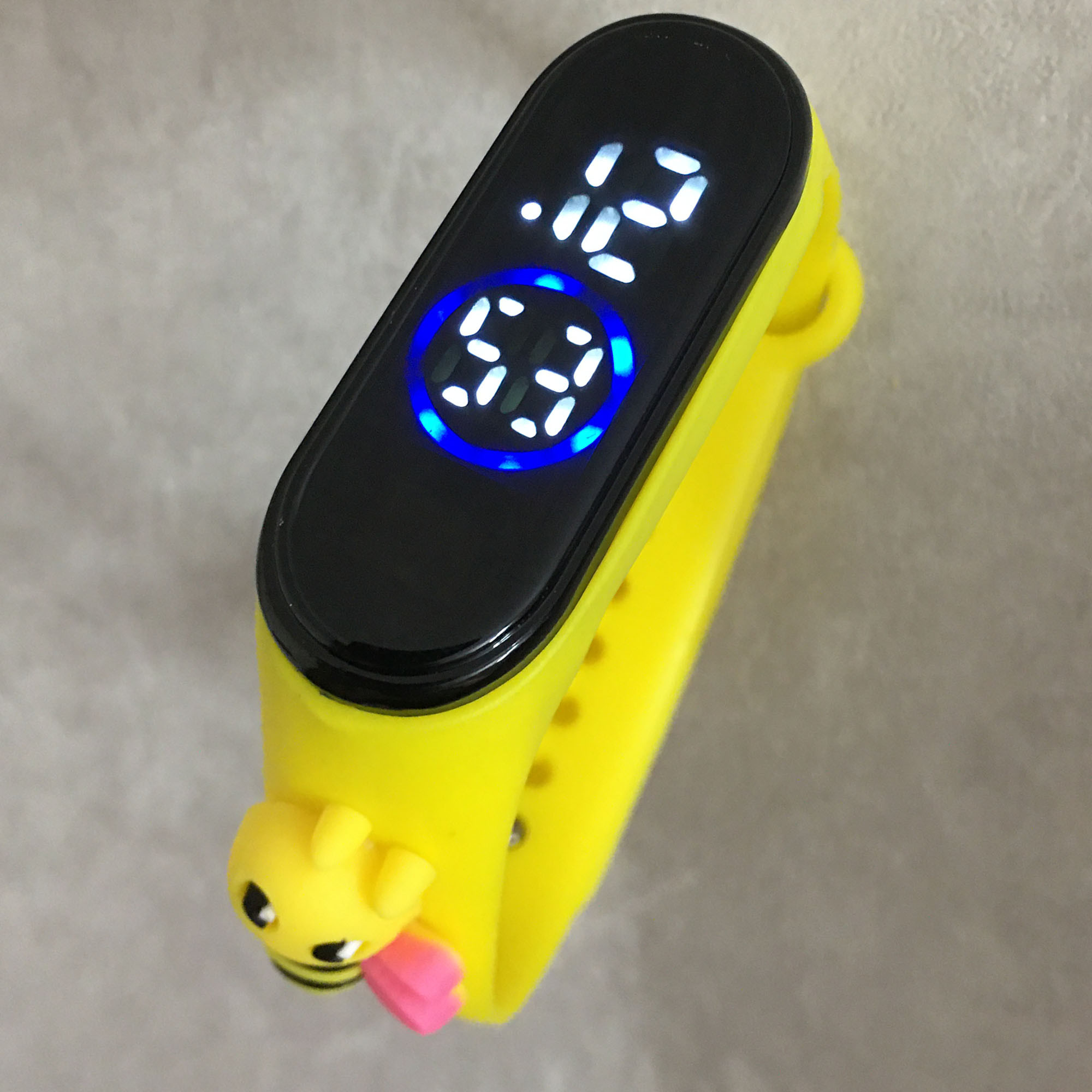 ساعت مچی دیجیتال مدل ضد آب سیلیکونی طرح زنبور کیوت کد bee yel 33