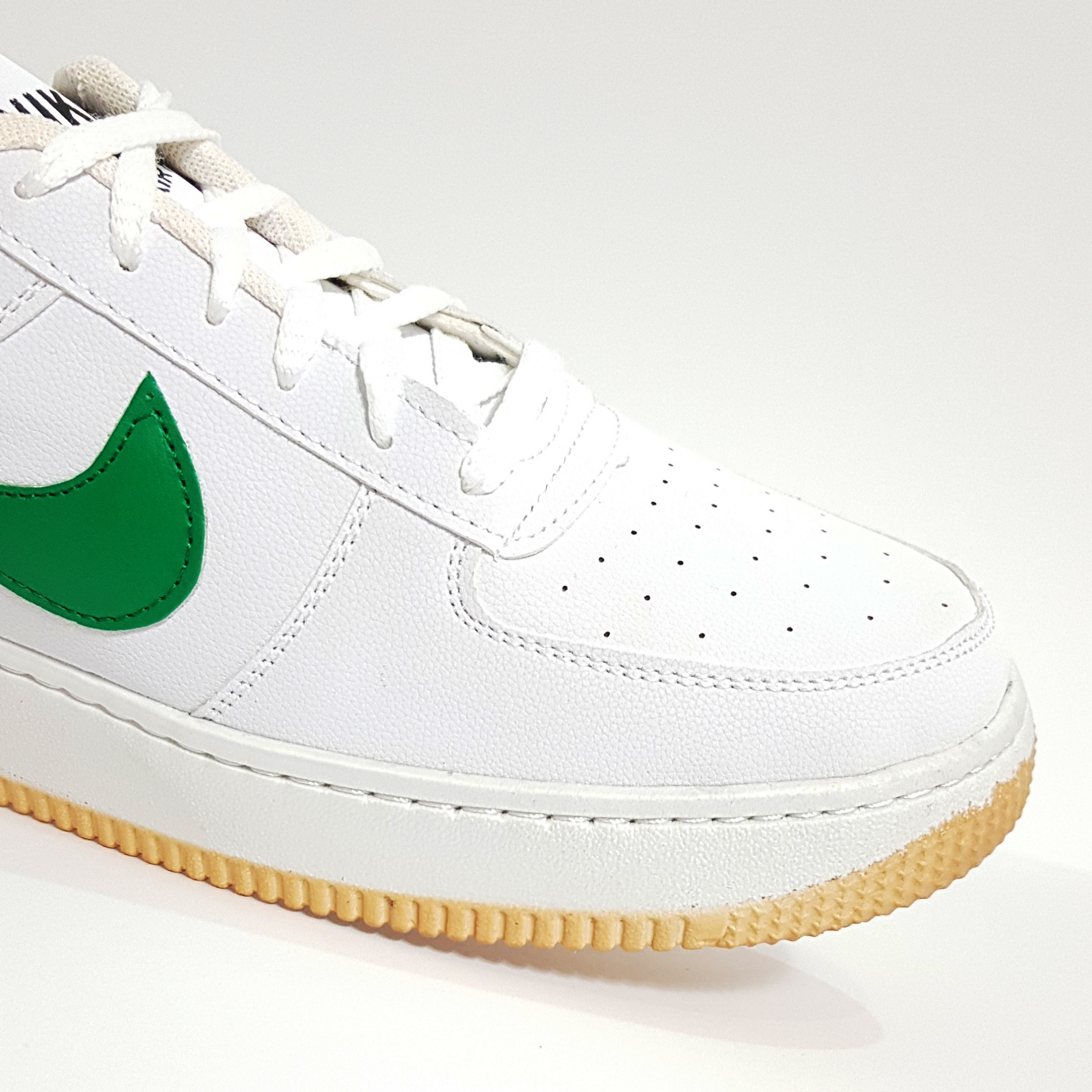 کفش پیاده روی مدل AIR FORCE ONE FOREST 9090