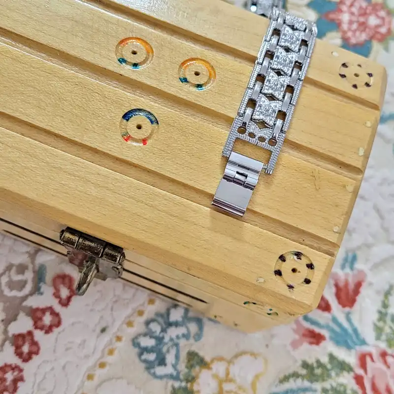 ساعت مچی عقربه ای زنانه والار مدل حکاکی کد 03