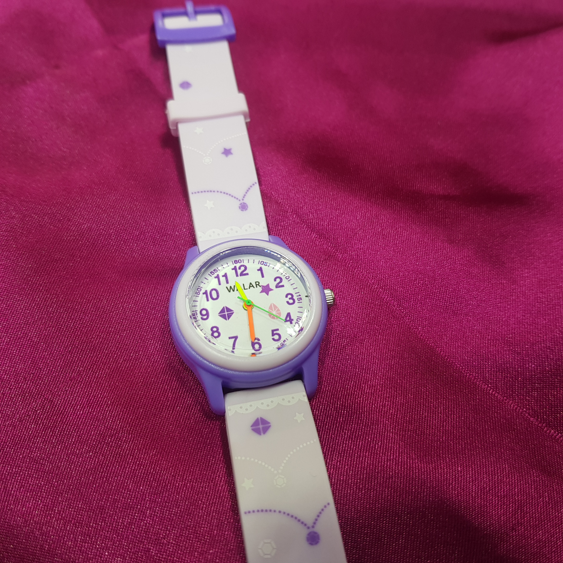 ساعت مچی عقربه ای بچگانه والار مدل ضدآب طرح ستارگان کد 16 ساعت مچی عقربه ای بچگانه والار مدل ضدآب طرح ستارگان کد 16