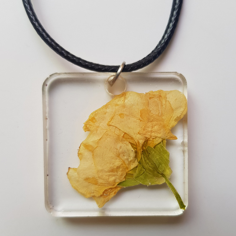 گردنبند دخترانه مدل رزینی گردنبند دخترانه مدل رزینی