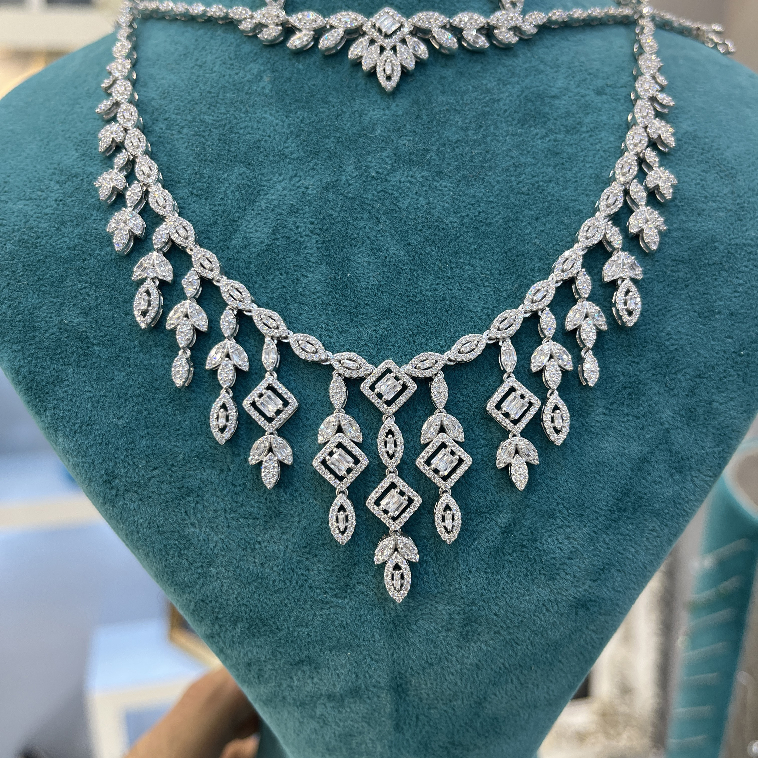 ست نقره زنانه مدل سوپر لوکس جواهری مزین به نگین اتریشی 00-398