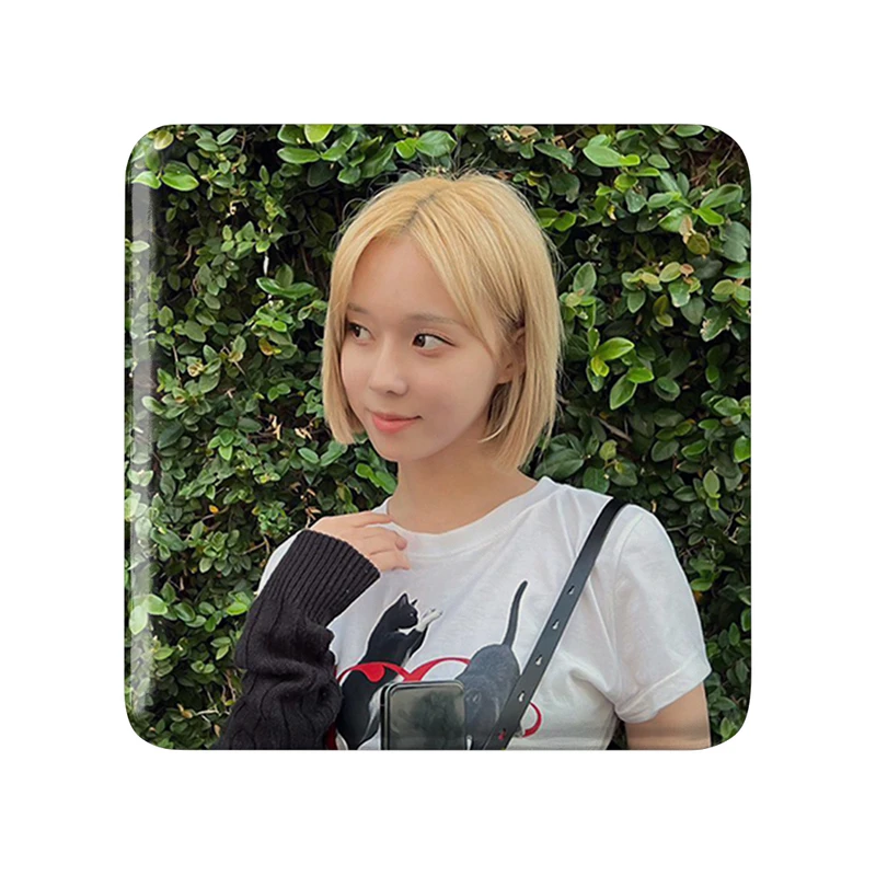 مگنت خندالو طرح وینتر گروه آسپا Aespa  مدل مربعی کد 19743